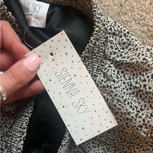 NWT Sienna Sky White Polka Dot Skirt - Picture 3 of 4